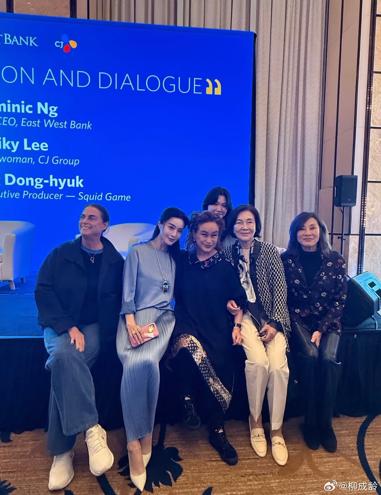 蓝色衫的范冰冰更温柔