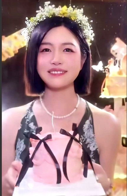 突然有点懂陈晓了陈妍希哪哪都很好但是有一个缺点是要不得的，那就是陈妍希这个人
