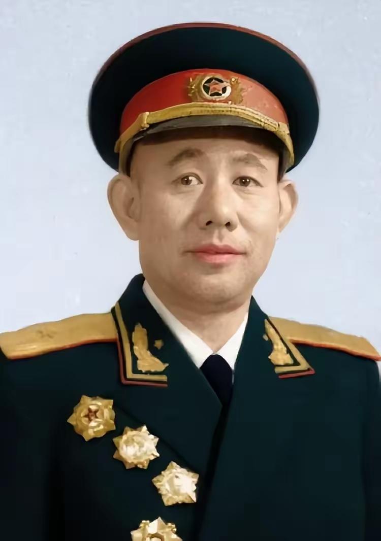1951年，志愿军师长黄朝天违抗军令，率9000残兵掉头杀向3万美军。13天后李