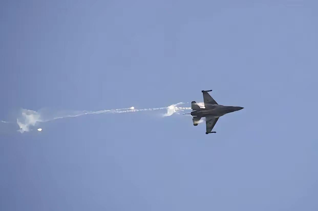 伊朗空军出动了。当地时间3月1日，伊朗伊斯兰共和国军队发表声明称，伊朗空军对波