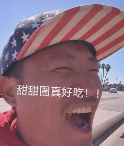 我认识一个人，他很喜欢看美国电影和美国人的书，天天说美国是自由世界，人人能为所欲