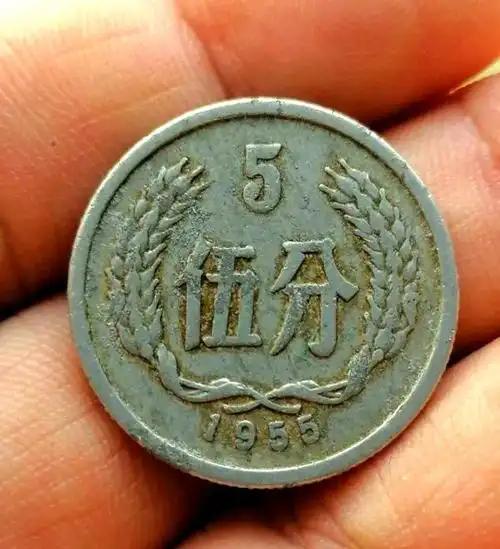 想知道硬币值多少钱，这里门道可不少。就说1元硬币，1991年牡丹一元普通流通的就