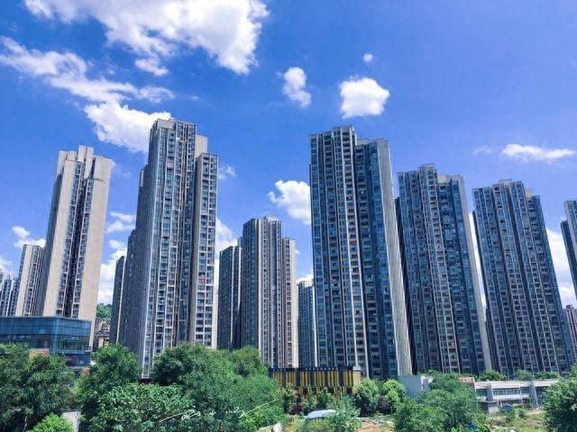 中国幅员辽阔，方言文化丰富，虽普通话普及率高，但西部的成都、重庆两座大城市，当地