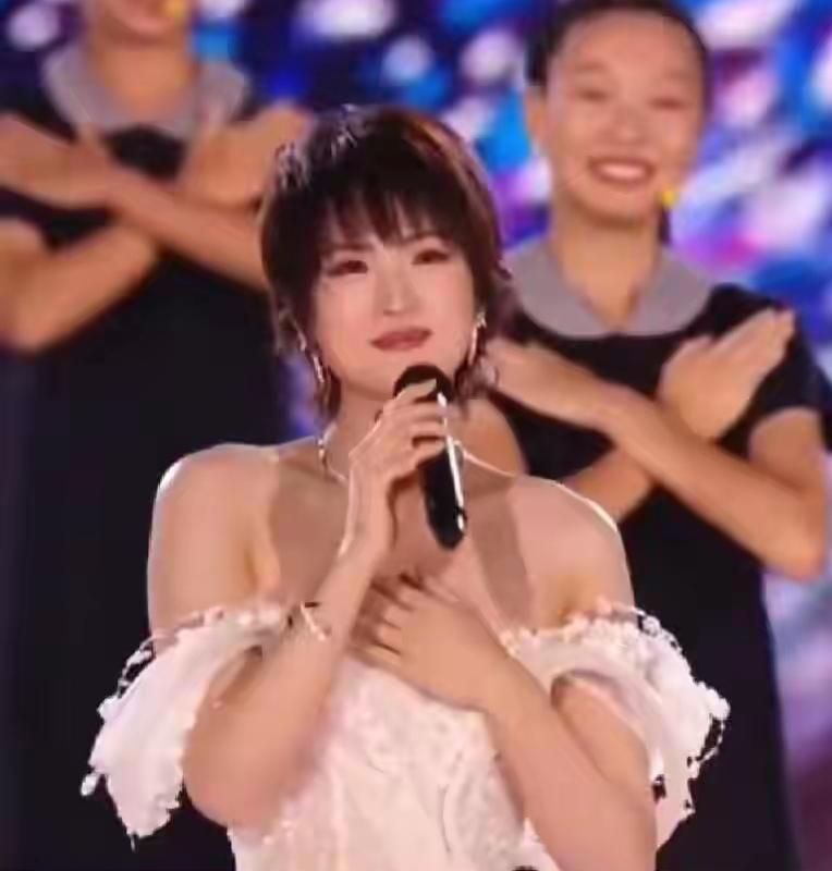 这就是实力证明！身为华为二公主的姚安娜又火了！不是因为其代言的阿维塔火了！