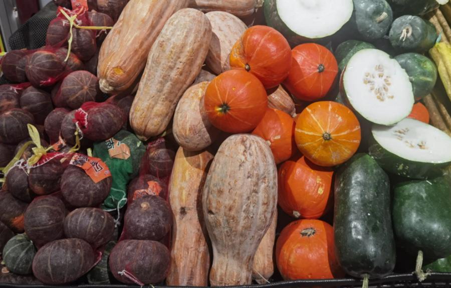 红薯、南瓜不能吃？医生再三劝告：人老了，要尽量少吃红薯和南瓜：早市上总见大爷大