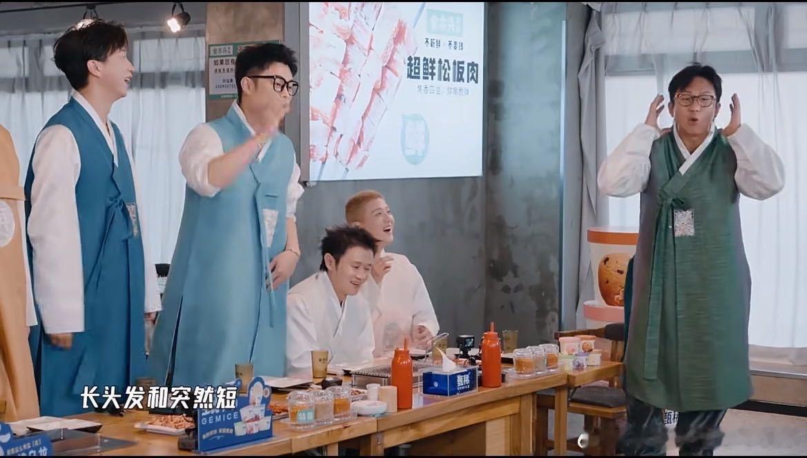 剪寸头还有后遗症？鹿晗听啥都慢半拍，超哥说他耳朵还没适应新发型。毕竟以前长发挡着