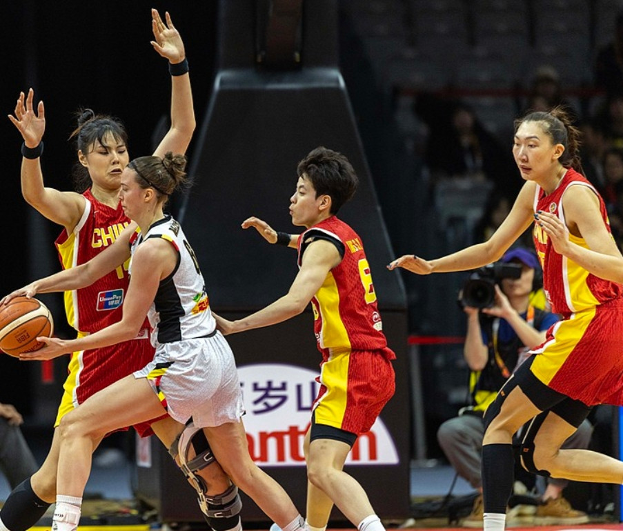 中国女篮迎战小组最弱对手，要帮韩旭、李月汝找状态 14日，女篮世预赛将重燃