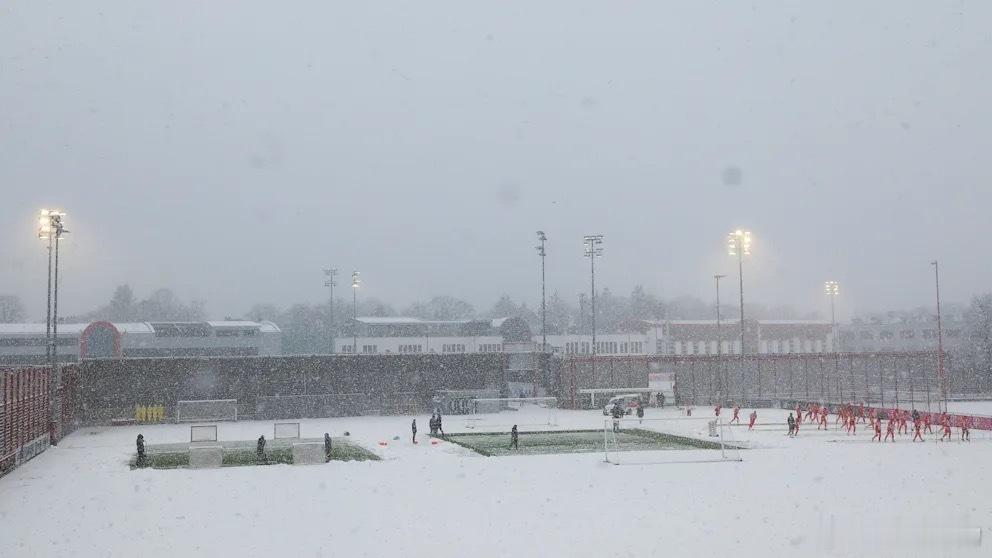 拜仁昨天这训练场看着很刺激啊……