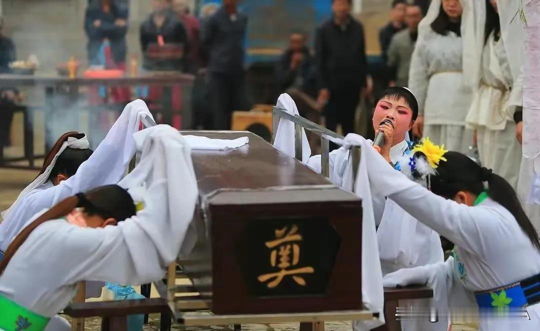 十万丧葬费：农村“面子工程”的沉痛代价A.王军家的巨额丧葬支出 一个普通的
