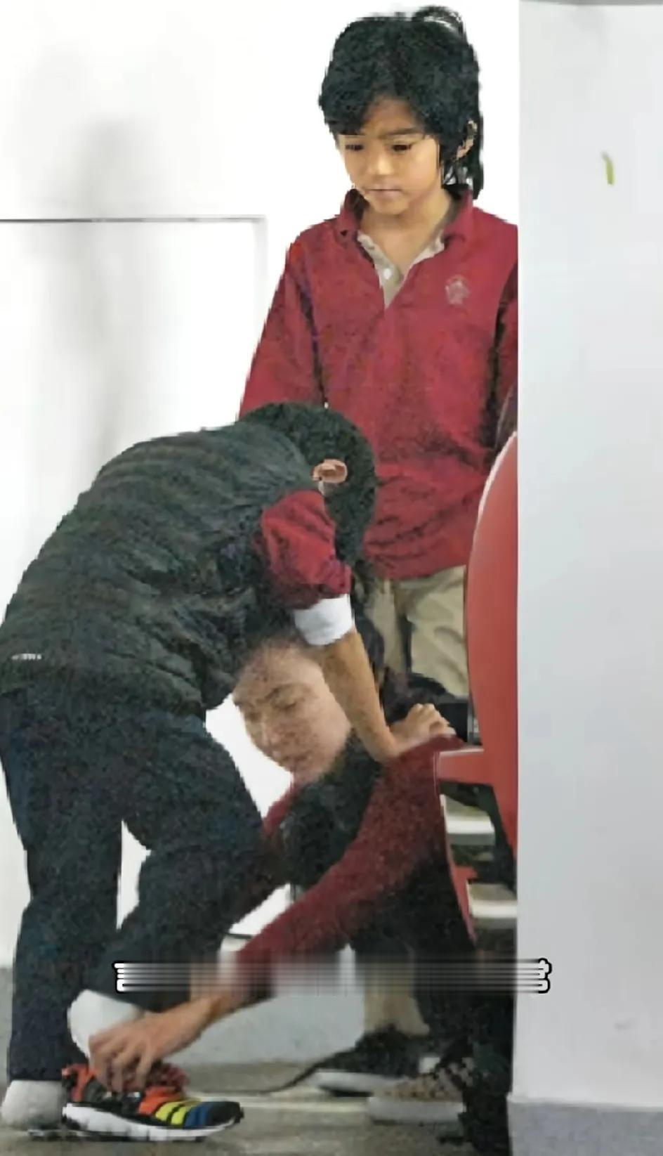 张柏芝，确实值得全国的儿媳妇们学习。首先，她和谢霆锋分开后，她知道自己的儿子们