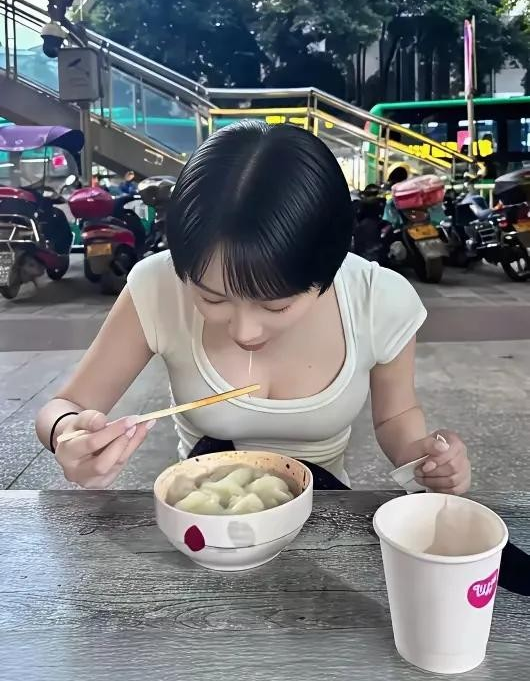 相亲对象，大家觉得这个适合娶回家当老婆吗？