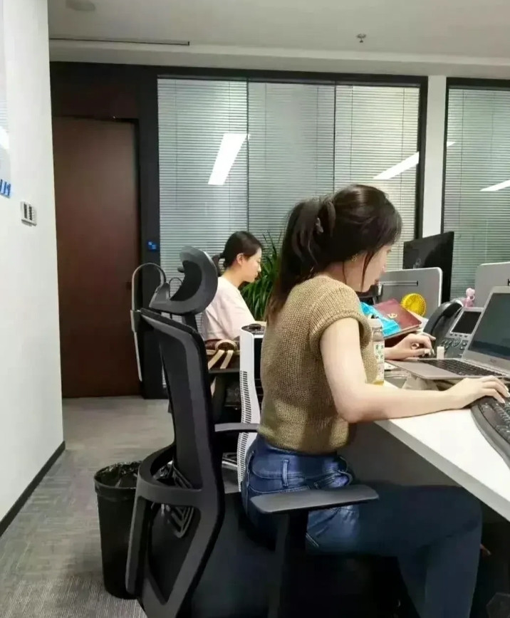 有这样的同事，估计没人会辞职吧。[爱心][爱心][爱心][爱心]