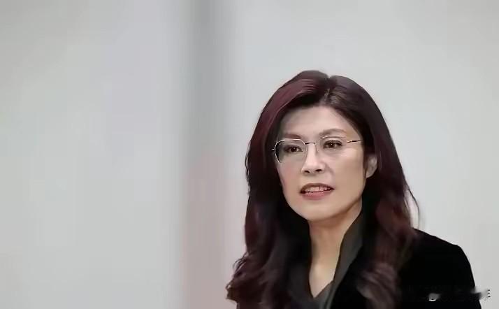 民进党这次真是踢到了铁板！为了480万，绿营集体围攻郑丽文。谁料半路杀出个张亚中