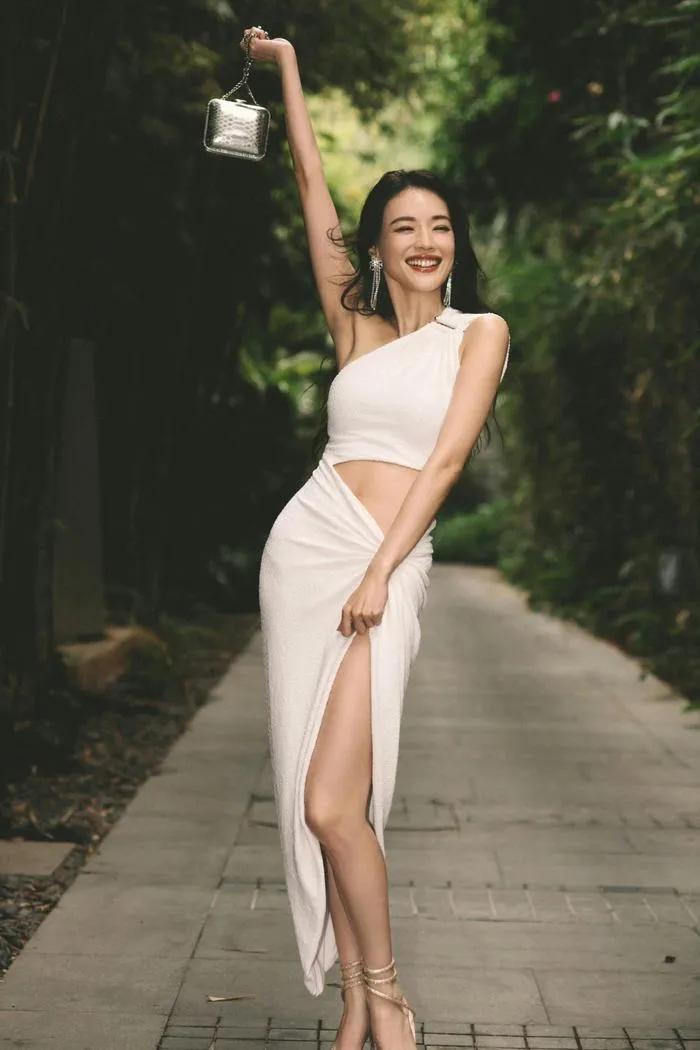 舒淇的电影你看过几部？舒淇老电影姐姐的状态：越随意越勾人舒淇的“漫不经心”