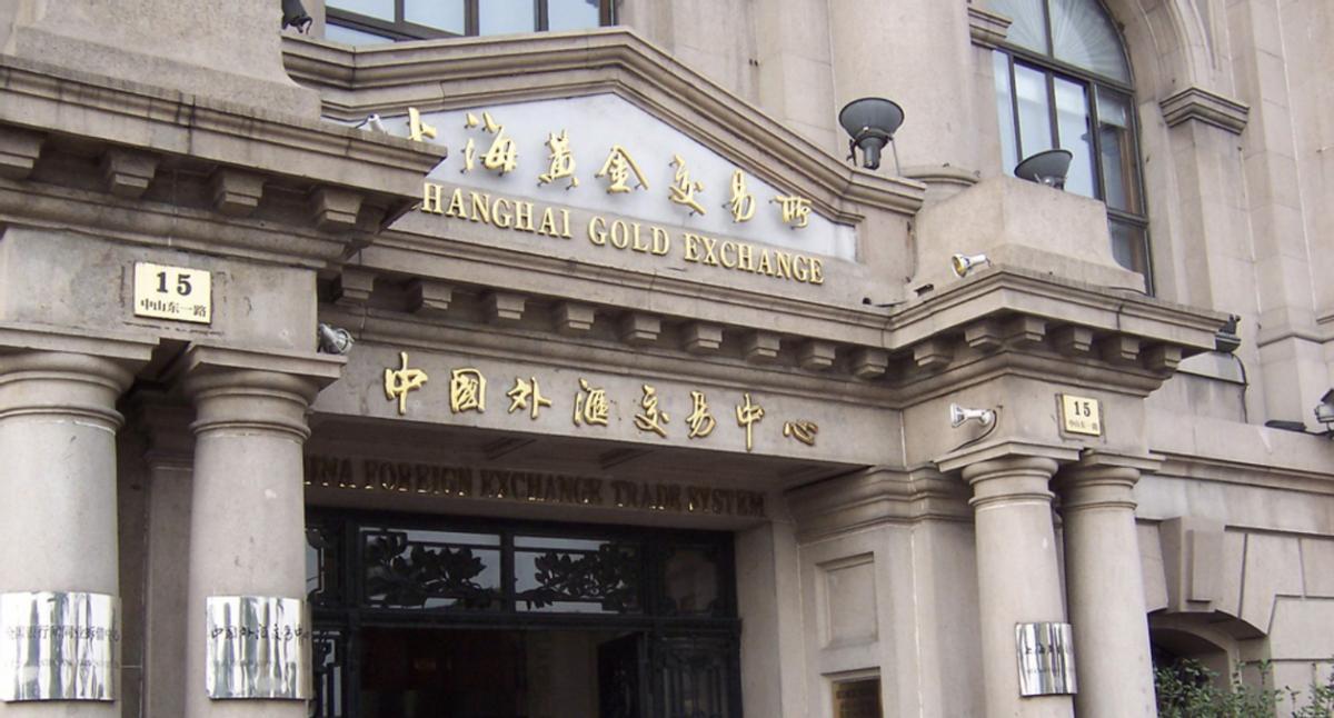 中国正式挑战美元霸权？彭博社披露，中国积极将自己定位为外国央行黄金的托管人，为外