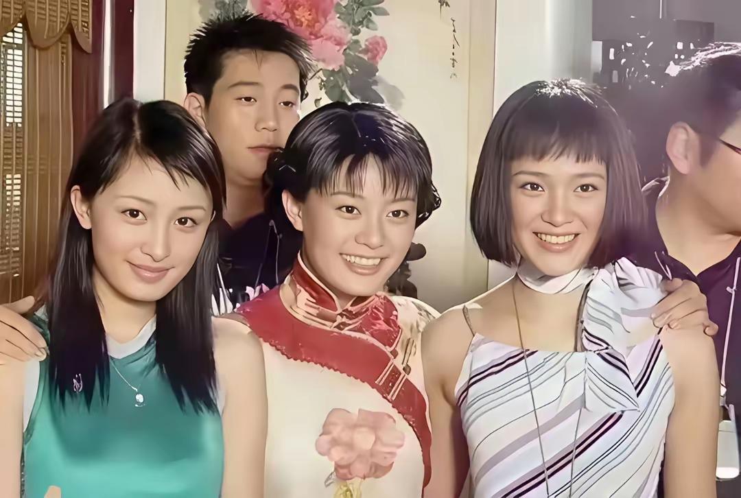 当年的女星真清纯，最右边的女星是谁