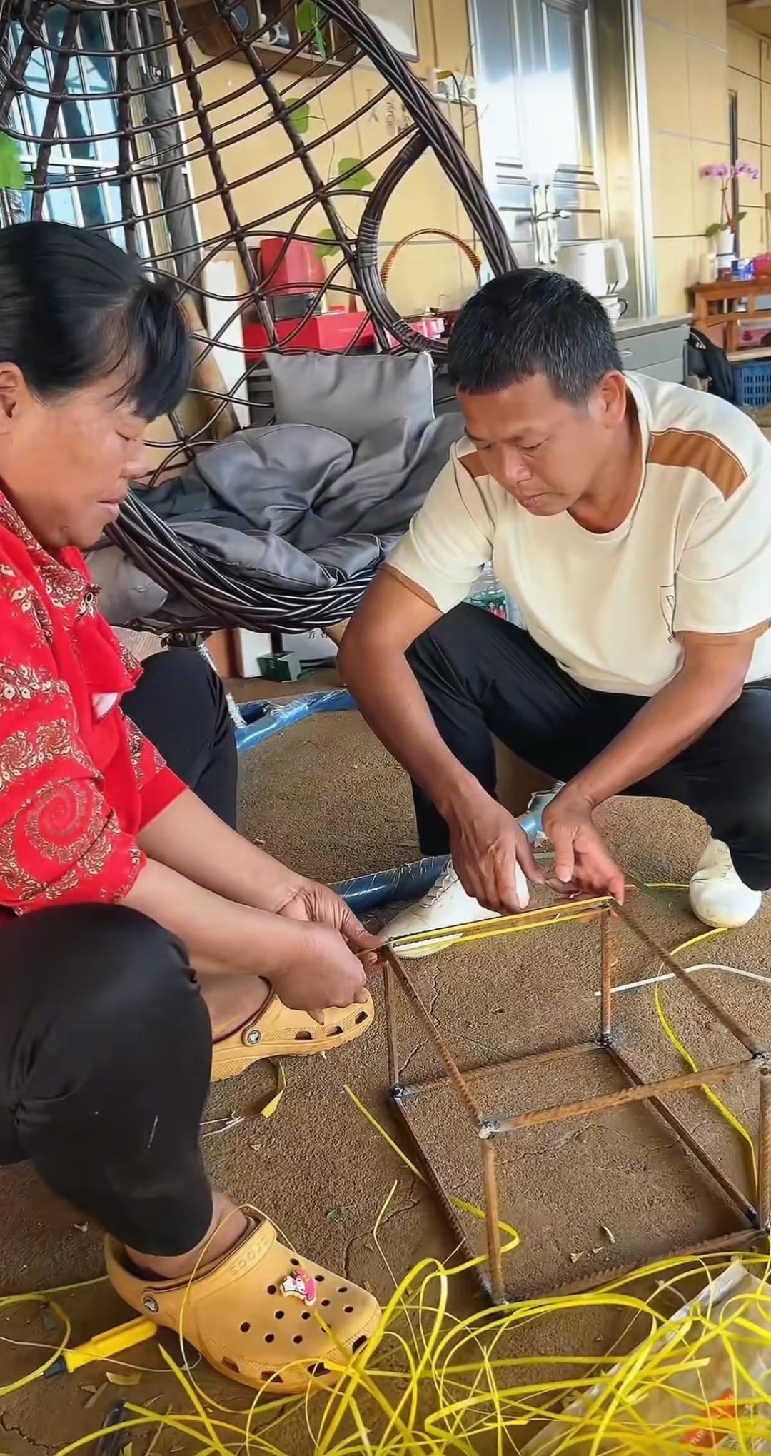 全红婵家最近的小动态，让人看了心里暖烘烘的，全红婵的妈妈、爸爸这对朴实夫妻，明明