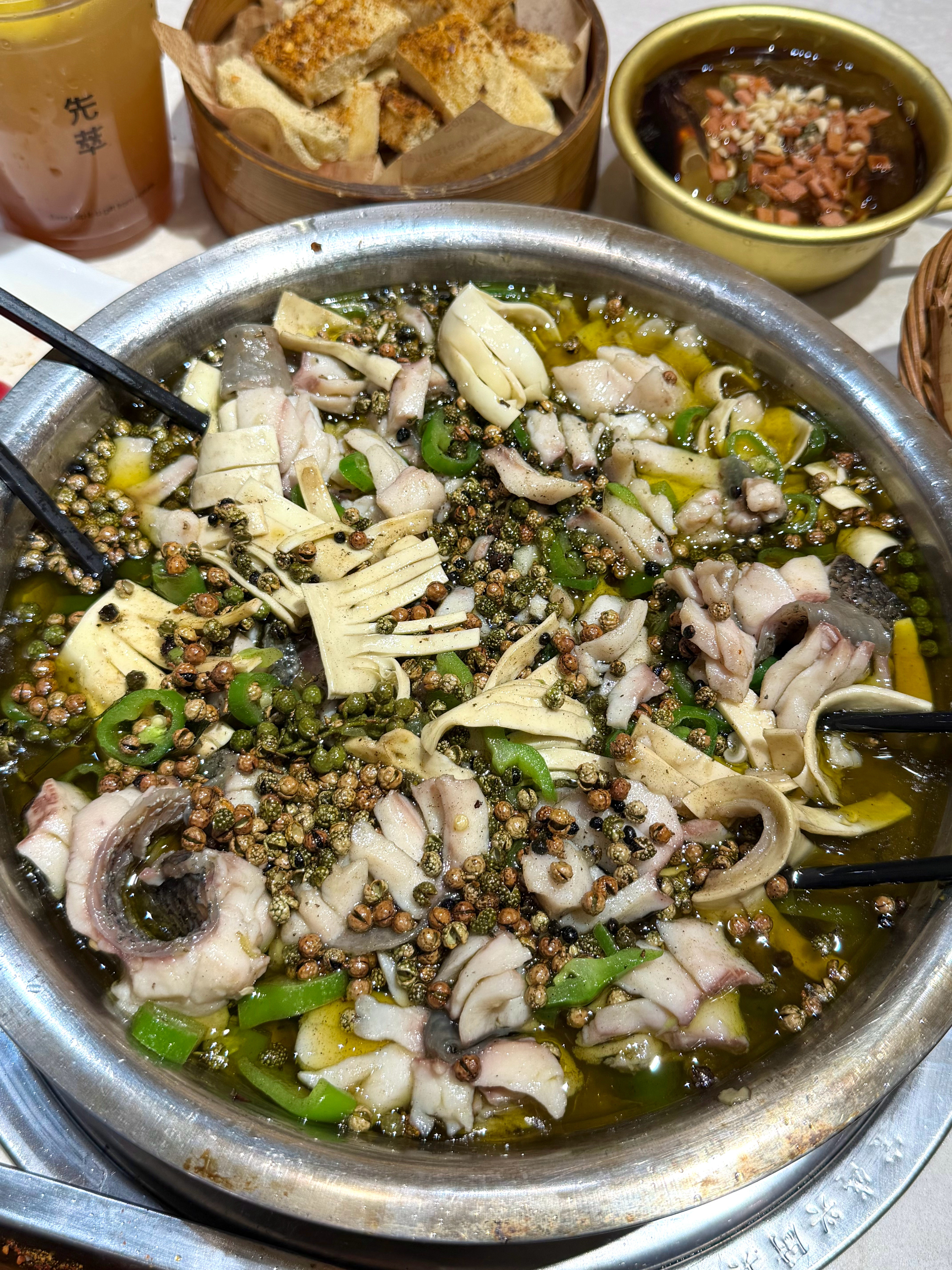 南京大行宫！！极品青花椒黑鱼花🐟好吃晕了！果然南京越土的店越权威！！建议所有人