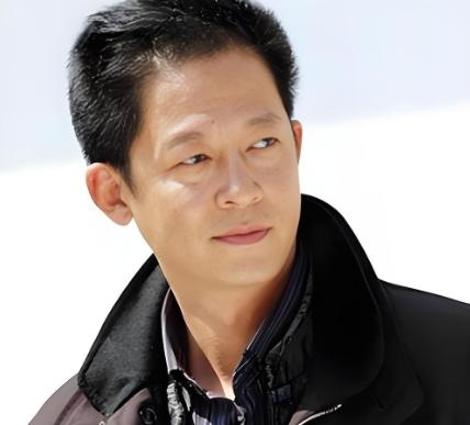 人际交往中最掉价的四种行为：第一．毫无底线的退让职场领导把别人的活推给你