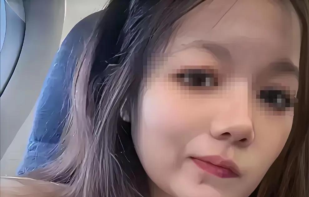 两个百年老店被两个小姑娘嚯嚯了一个让董某砸了招牌一个让杨某砸了招牌一个副
