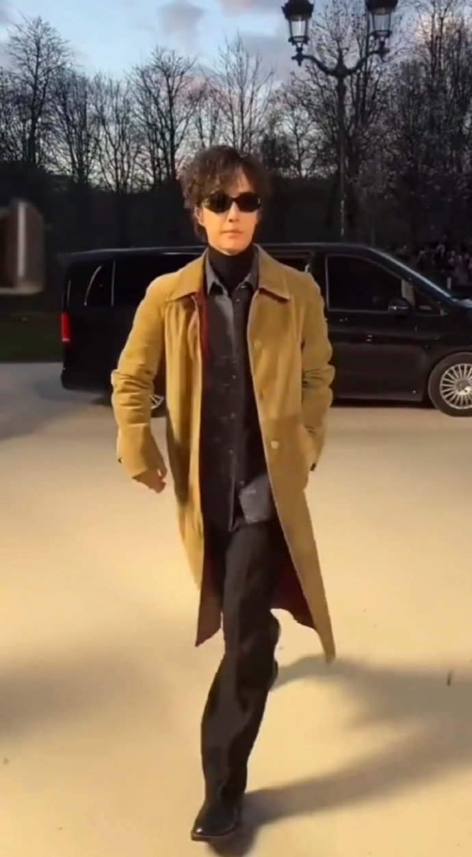 王一博自认近一年的变化是头发变卷了王一博头发变卷了王一博自认近一年的变化是头发