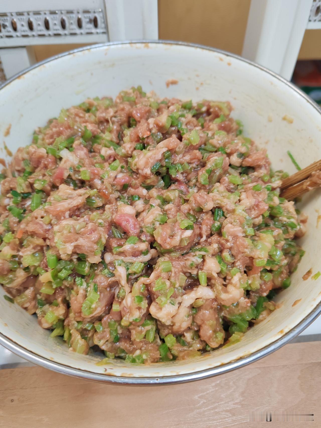 面粉烫制美食我还真没有做过，但制作面食是我最拿手的，如：包饺子、包包子、做馒头、