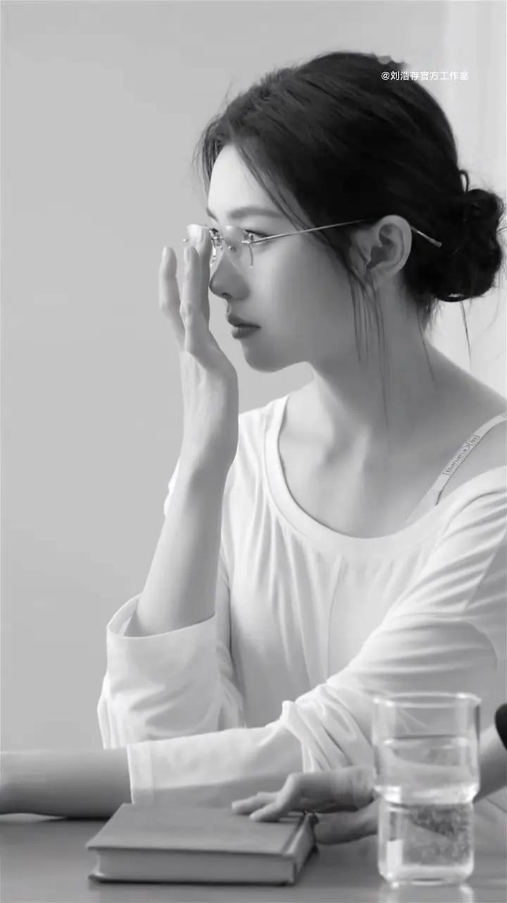 刘浩存梦女粉多的原因这不就很明显了😎