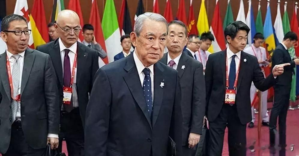 80人豪华团吃“闭门羹”？日方想“政经分离”，中方这波操作绝了！想赚钱可以，