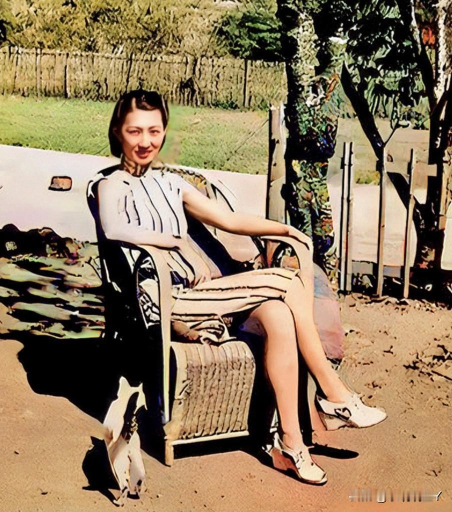 这便是上世纪40年代末赵四小姐被幽禁在台湾的真实模样，大家瞧瞧！这不是演戏，也而