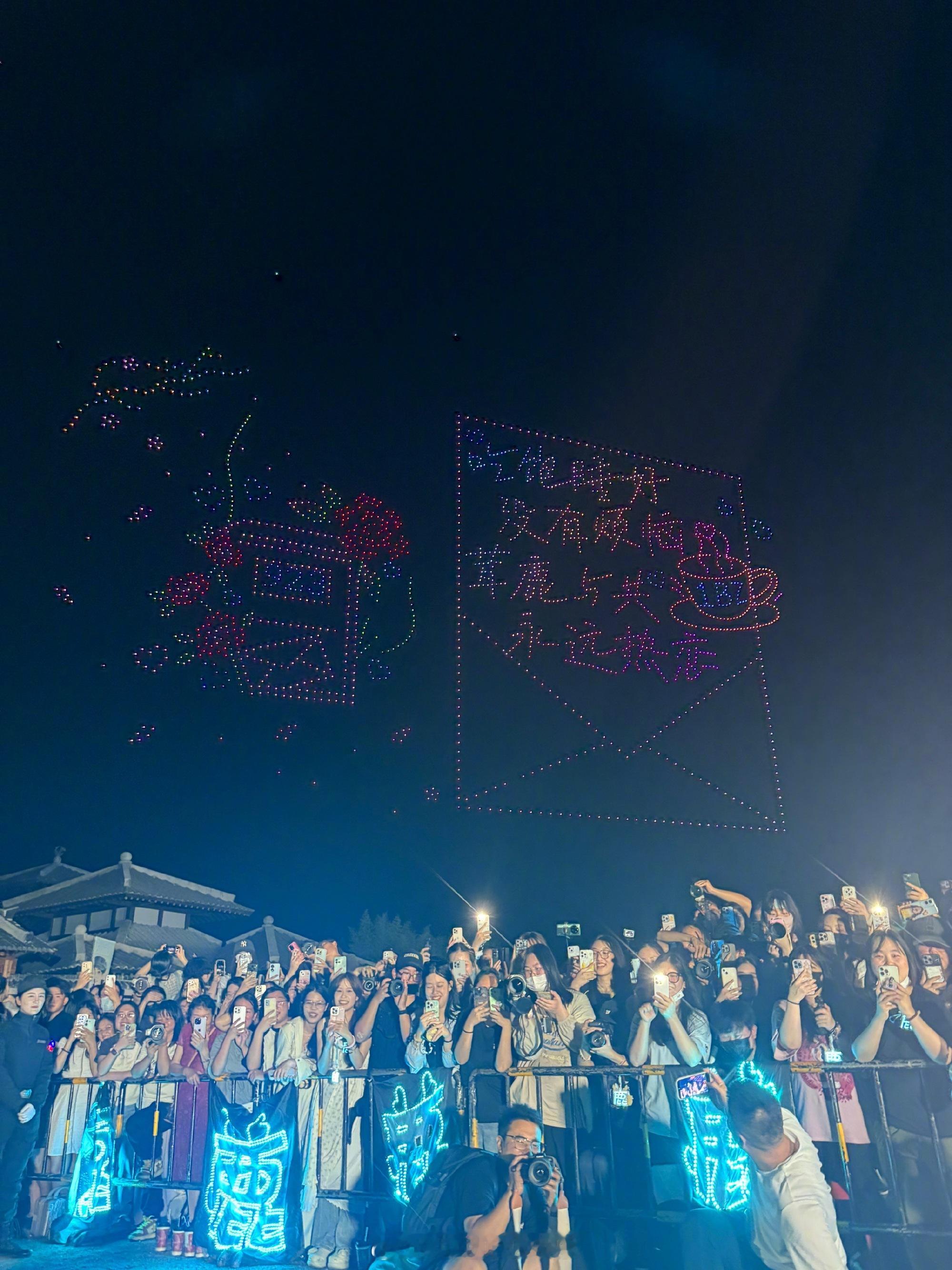 白鹿年终plog把鹿茸们合影放C位你说的跨年该不会是这样吧白鹿发布年终plog