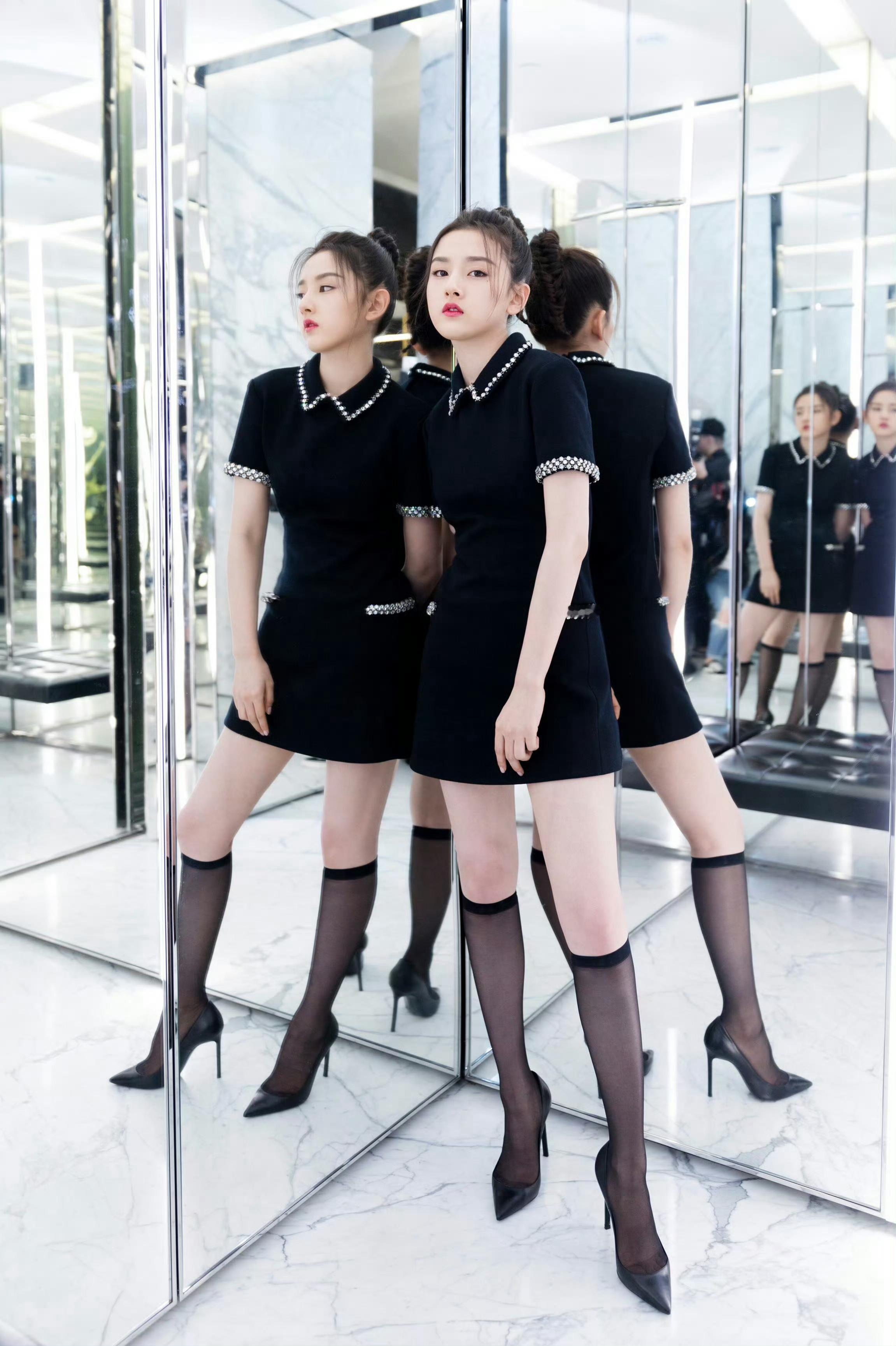 宋祖儿小腿袜有点好看啊​​​