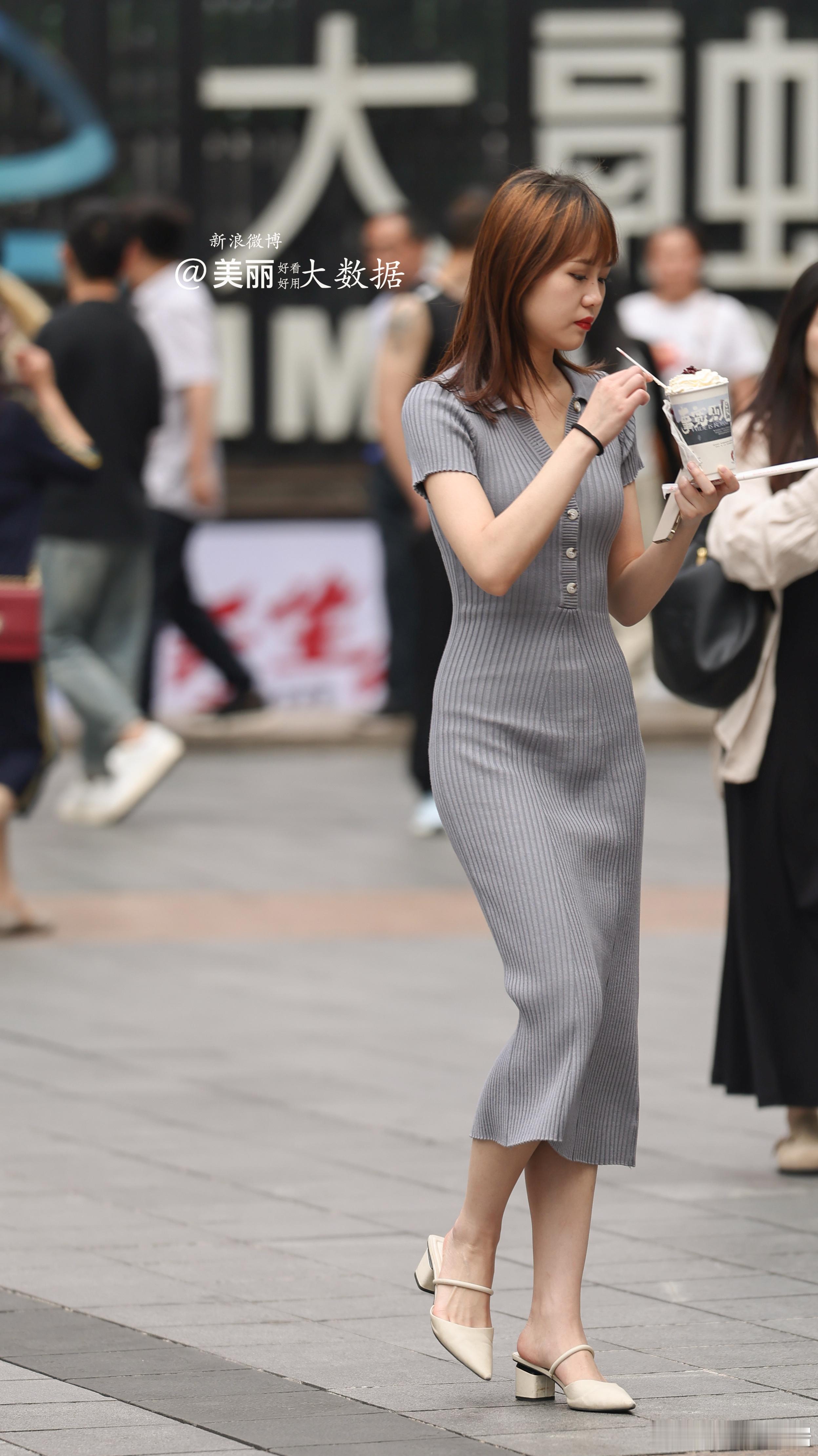 这是灰色吧？​​​