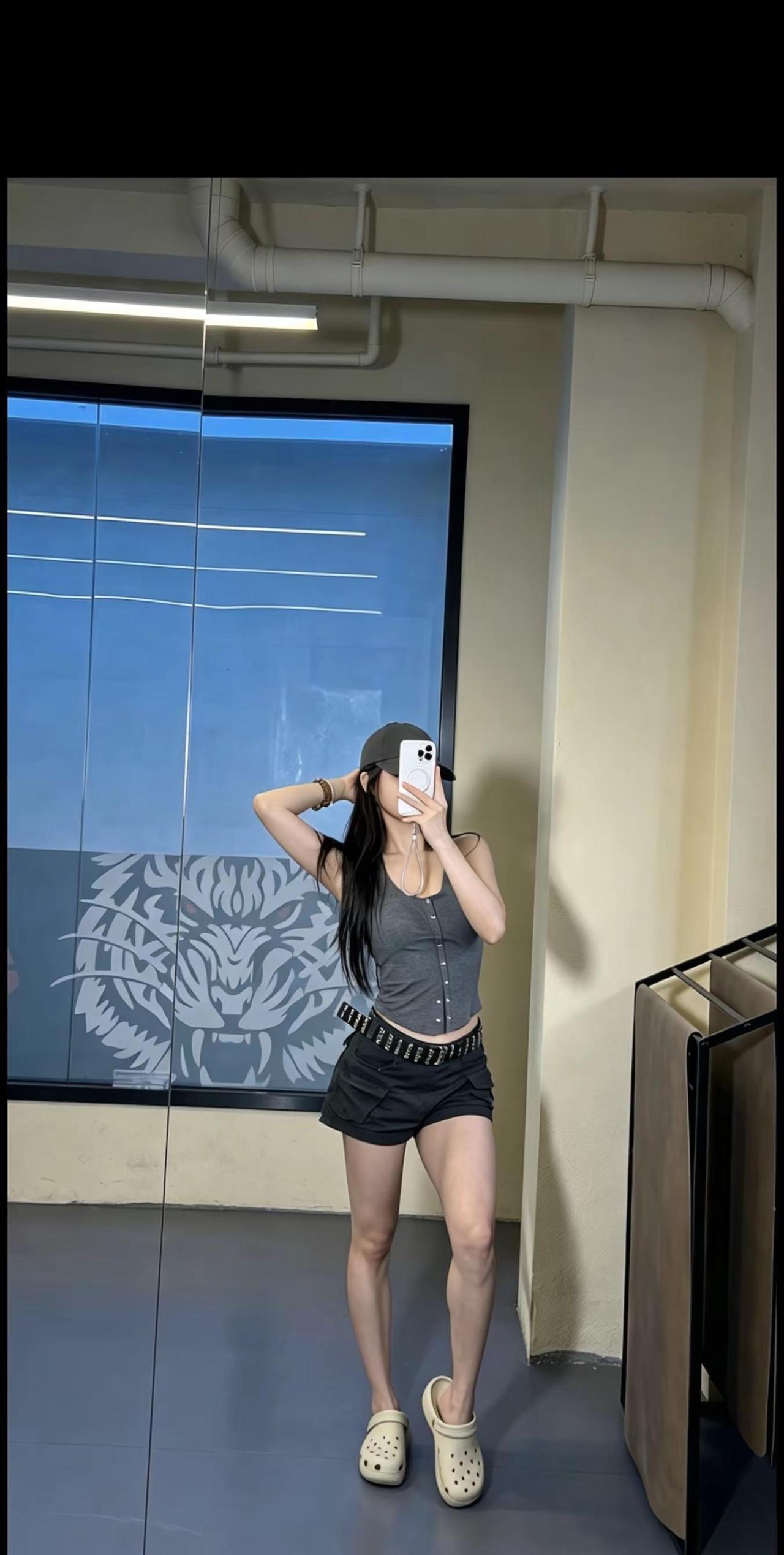 今天穿了什么运动健身ootd健身房对镜拍