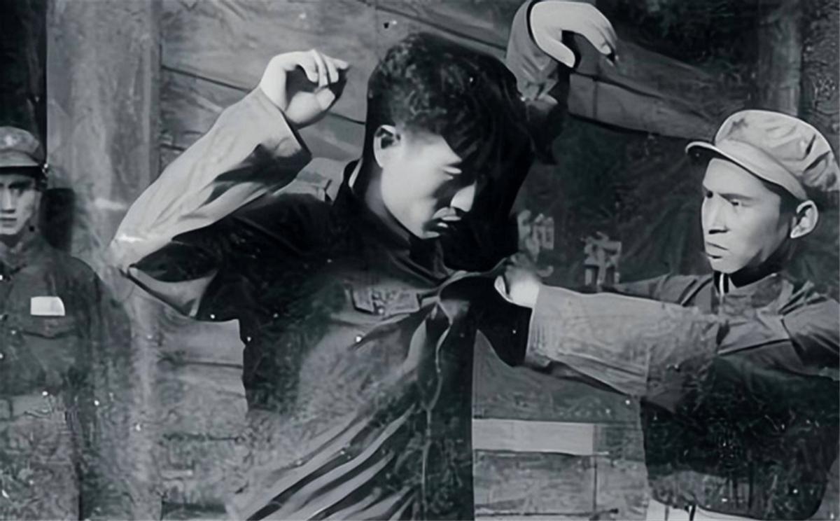 1942年延安，保卫部抓了个军统特务。常人看来，关押审问是标配。但保卫部长陈泊却