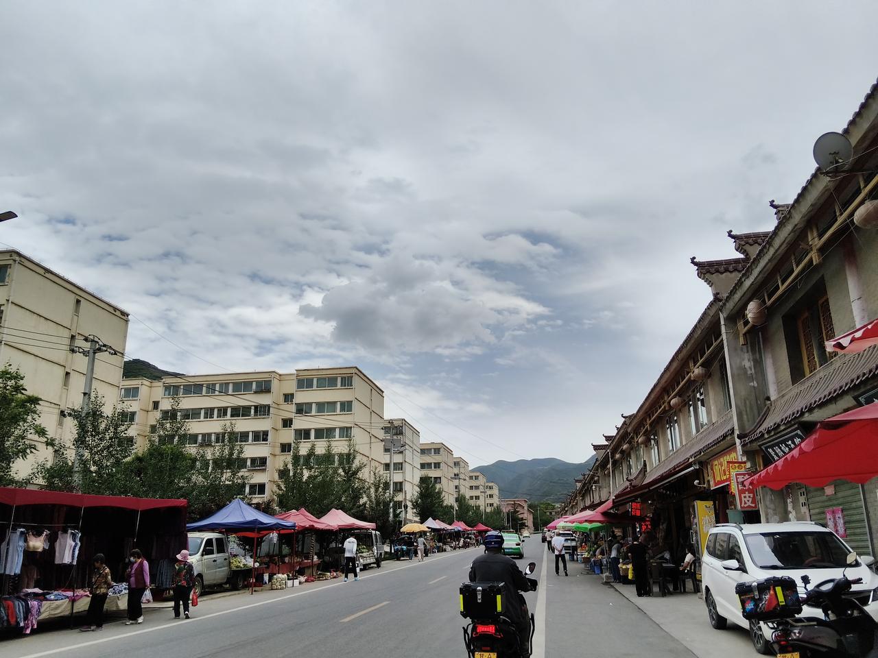 时间:2026年6月14号地点:兰州今天兰州的天气多云，没有什么太阳天气挺凉