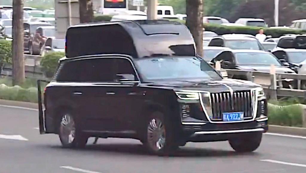 特朗普访华车队里的中国红旗“顶盖SUV”是干啥的？外媒猜疯了5月13日到15