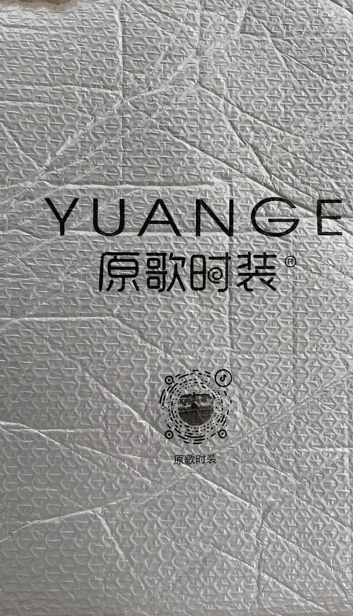 58块的打底衫，穿出两百块的质感。原歌这牌子不玩花的，就闷头做衣服。绒绒的，