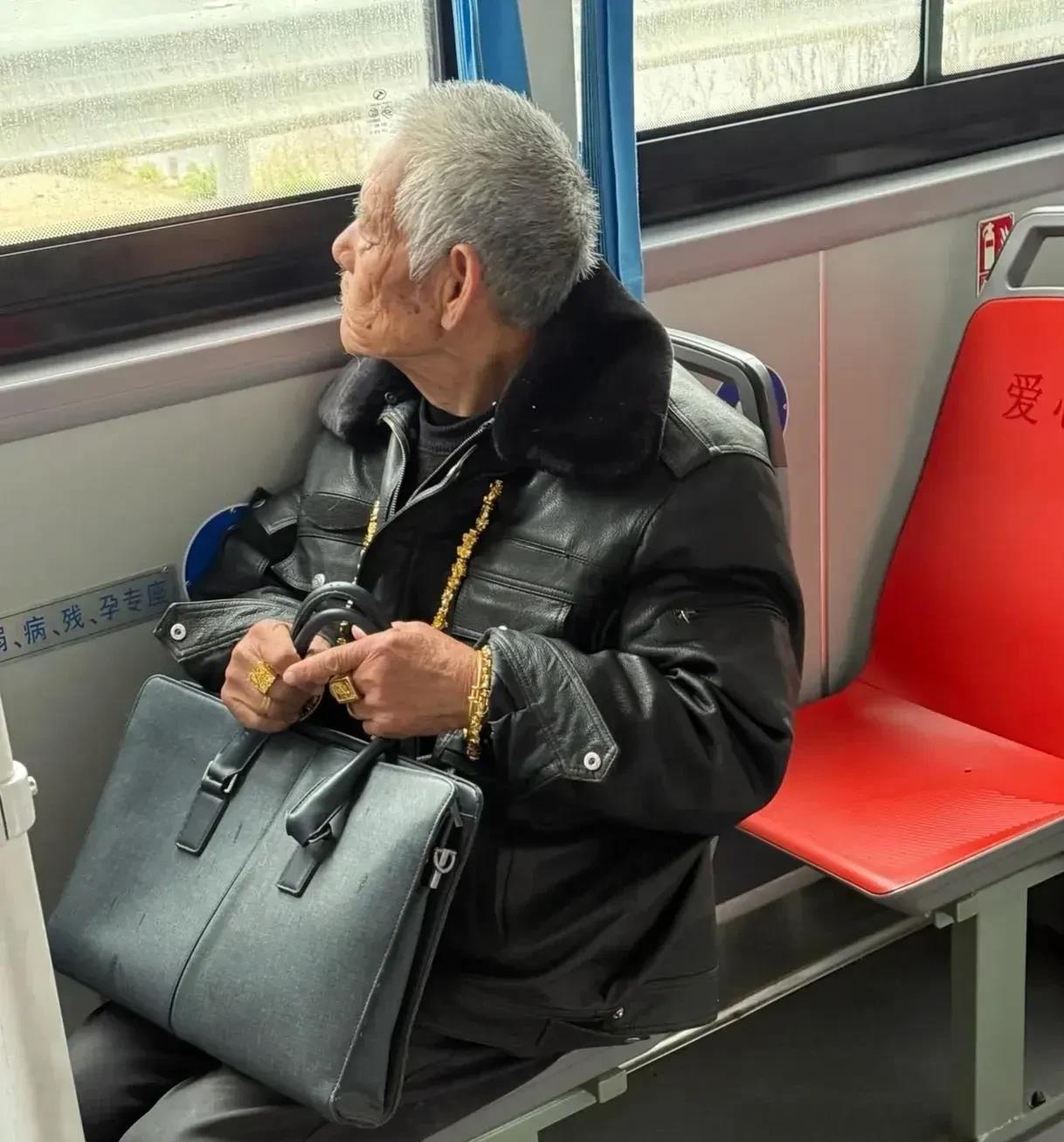 你以为大爷是炫富，这只是人家的日常。