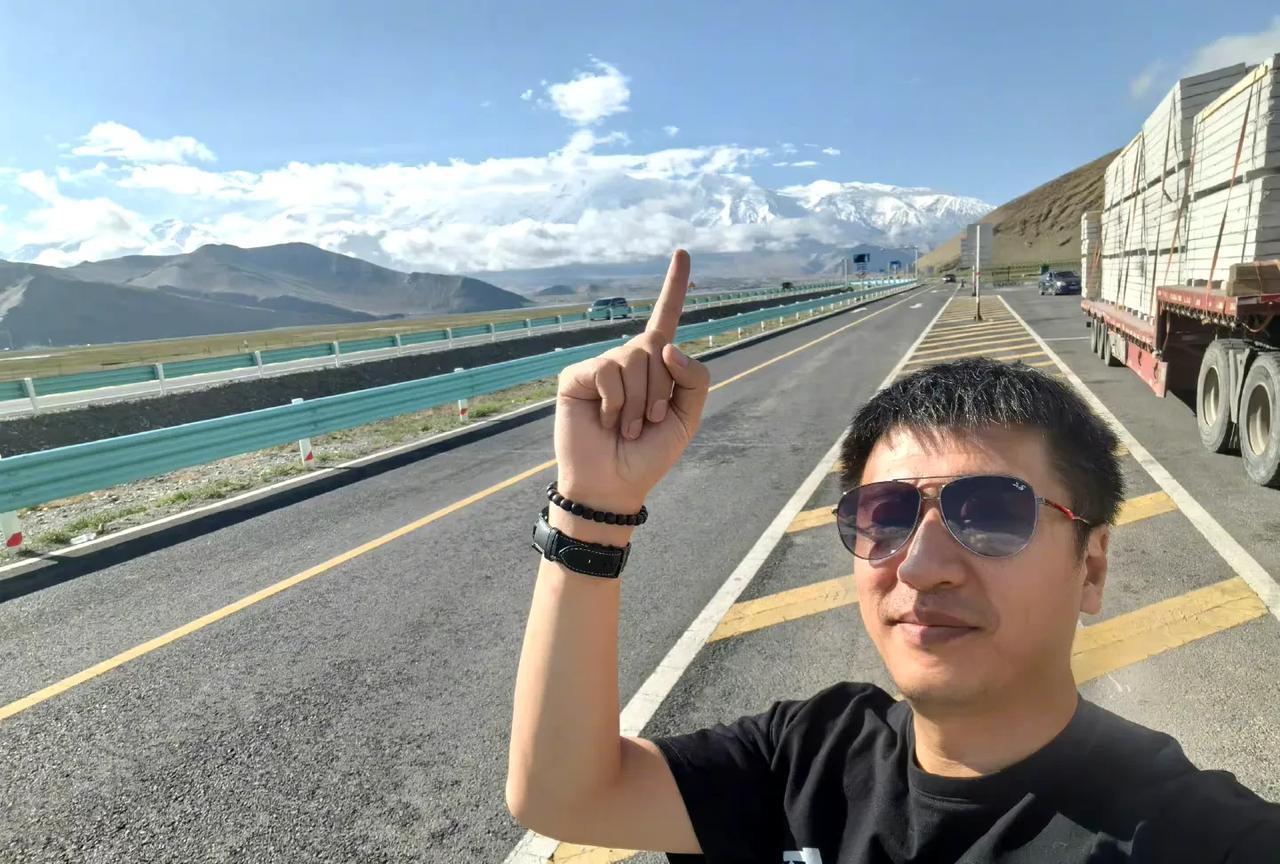 高考第一天，张雪峰说想说点什么想想算了！6月7日中午，张雪峰在社交媒体发文，似