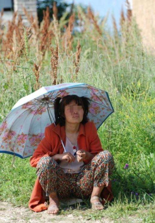 河南上蔡县，一老汉在路上遇见本村的一个患有精神疾病的妇女，便将其哄骗到家中，想要