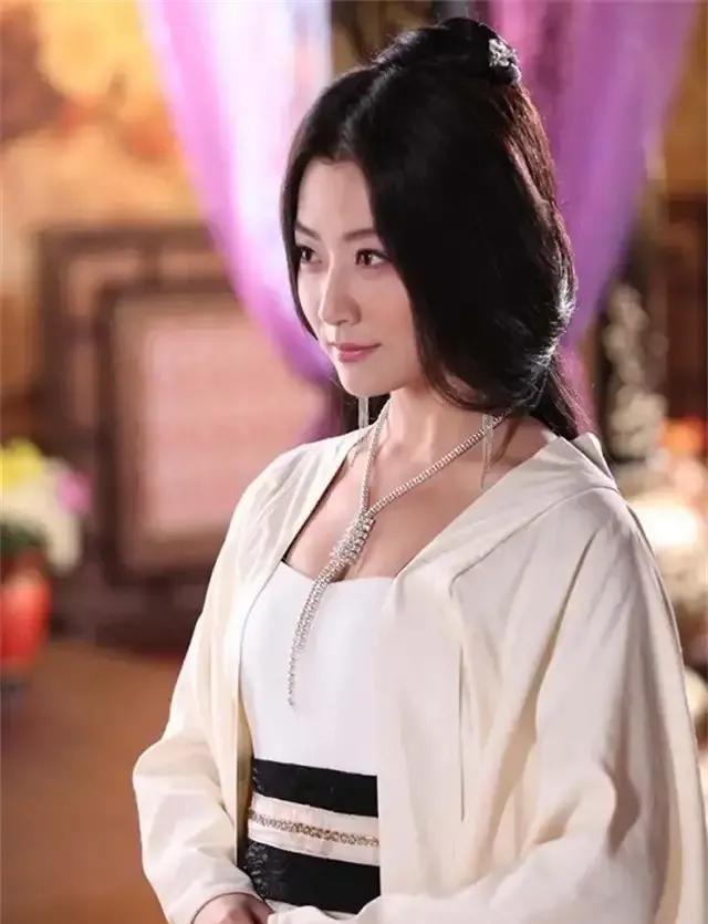630年，李靖生擒杨广的妻子萧美娘，杀气腾腾指着萧美娘说：“你降不降？要不然就像