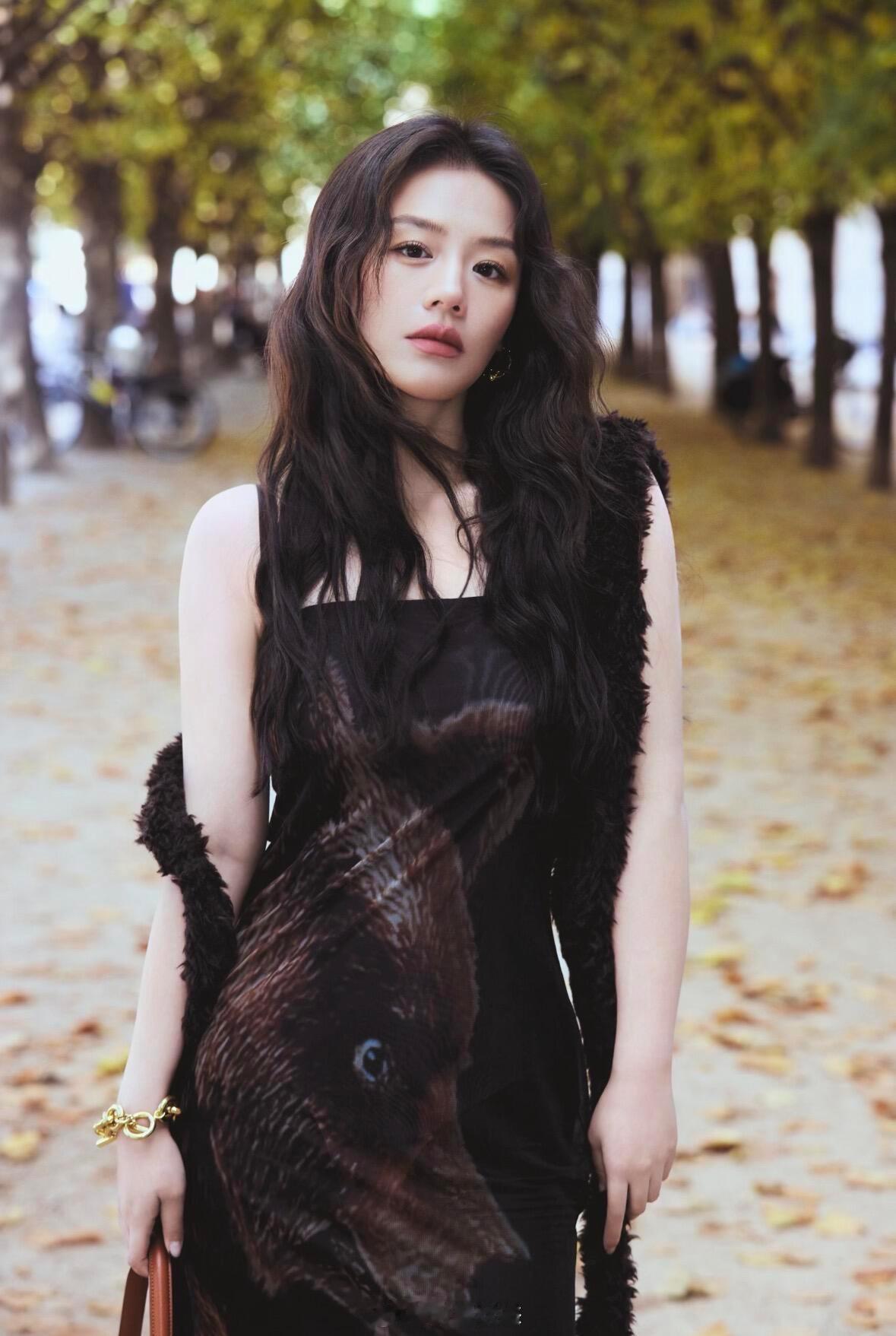 马思纯2025秋冬系列透视印花连衣裙​​​