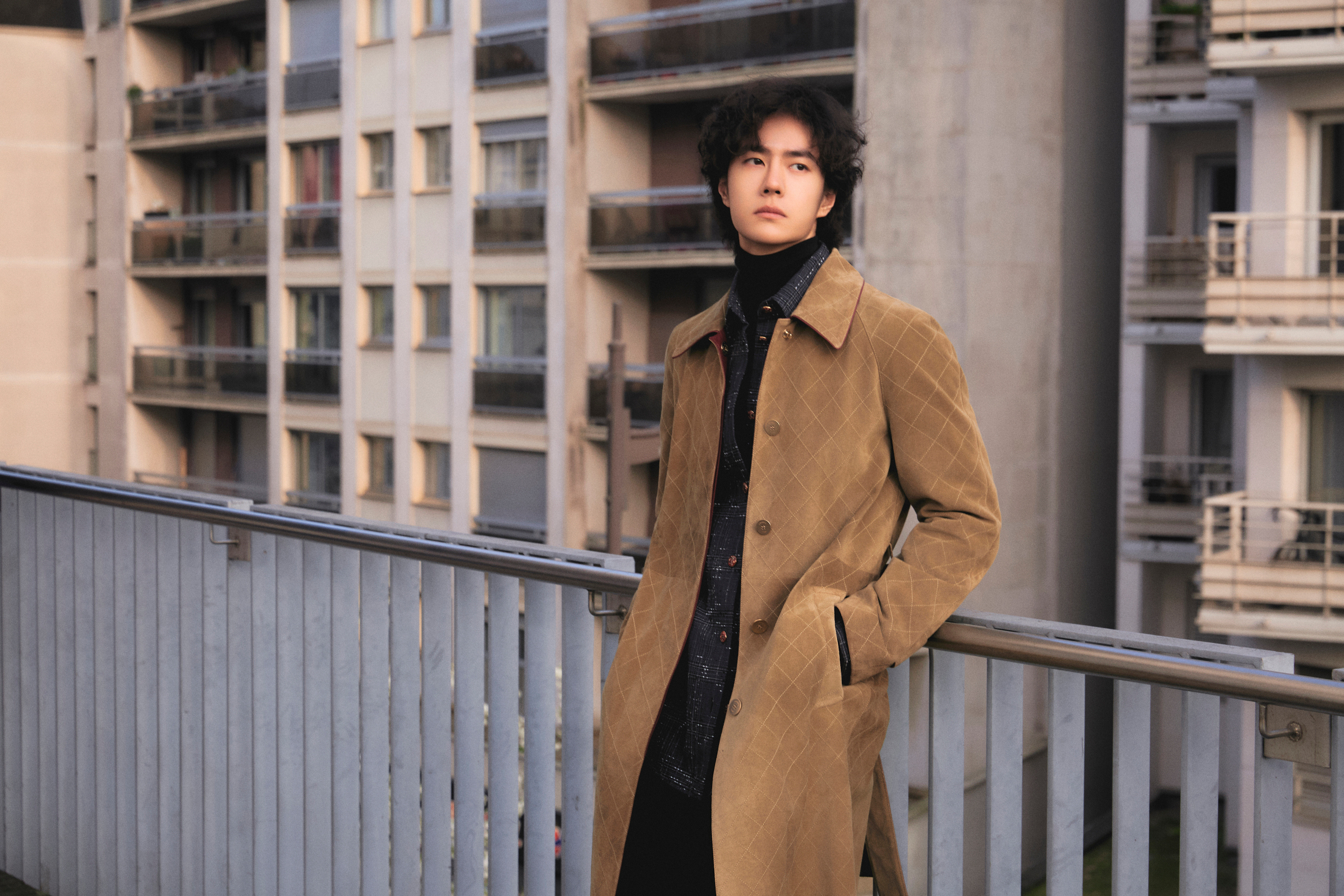 【巴黎时装周最惊艳的明星造型】巴黎时装周回顾第二弹来啦~还有好多亮眼的造型！……