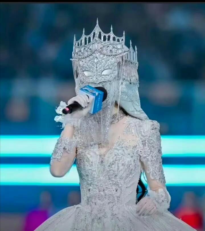 你开演唱会，是想赚钱这很正常，我理解。你开演唱会，是想网红转型音乐人我也理解，但