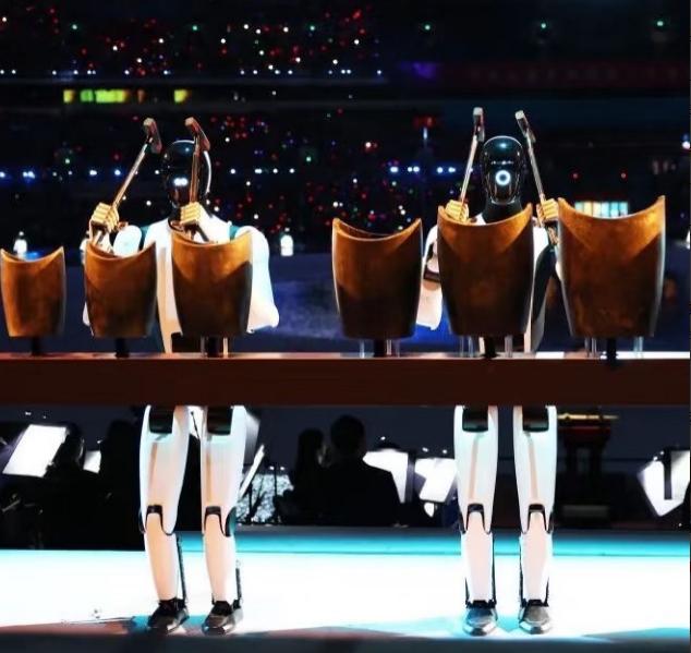 全运会刘德华来了我不意外汪明荃来了我也不意外，最让人意外的是居然不按常理，