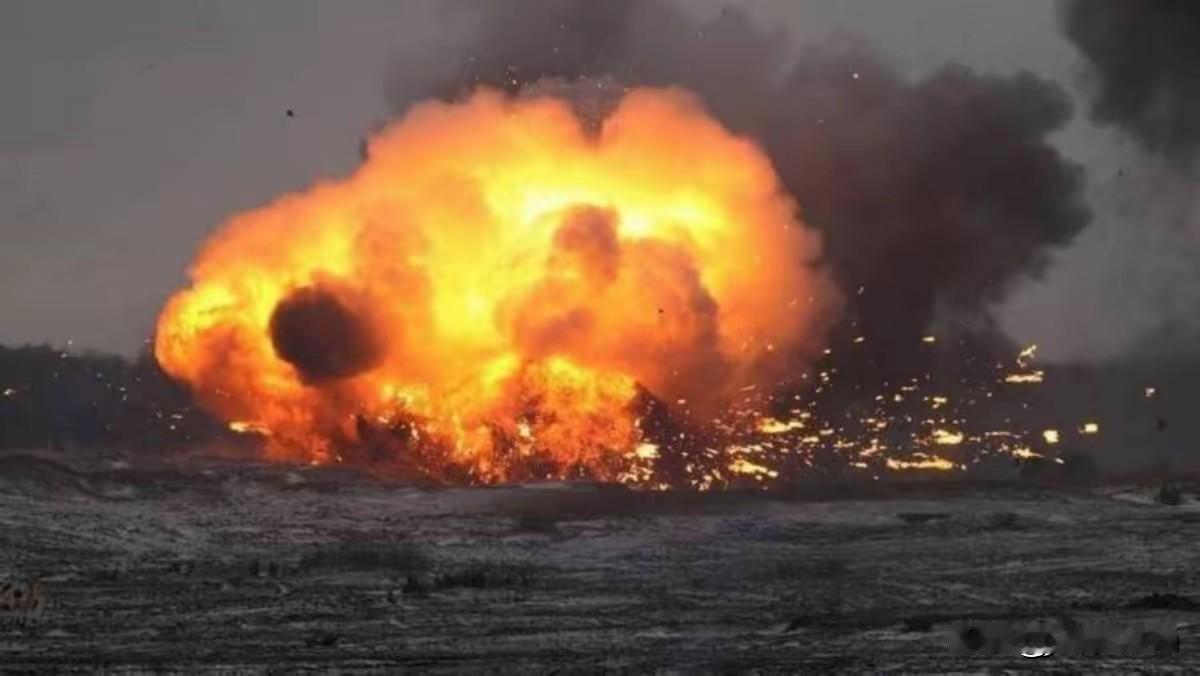 1. 乌克兰用1000公里“海王星”导弹夜袭俄石油码头：11月14日，乌用100