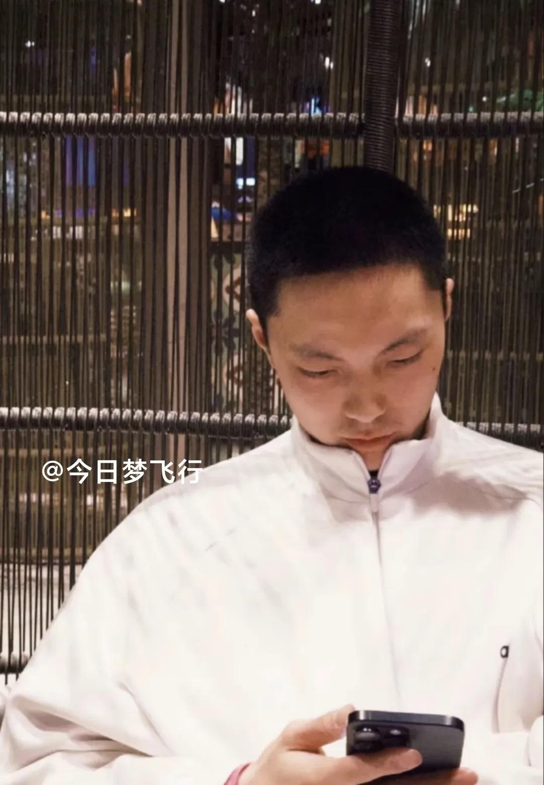 胡明轩、贺希宁前往美国洛杉矶特训！今天最新消息：广东队球员胡明轩、深圳队球员贺