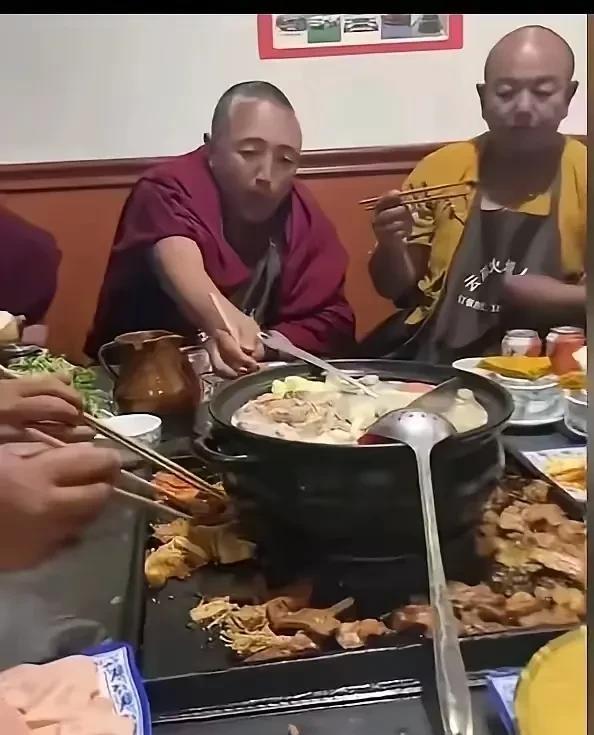 三观被震稀碎！喝酒吃肉生娃，原来大和尚们的生活状态是这样，比鲁智深还花和尚！少