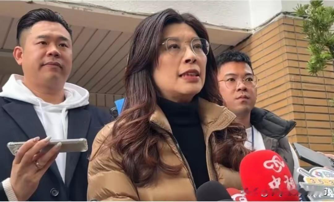 我觉得台中市长初选“三七开”挺好的。郑丽文说国民党县市长初选是规定“三七开”