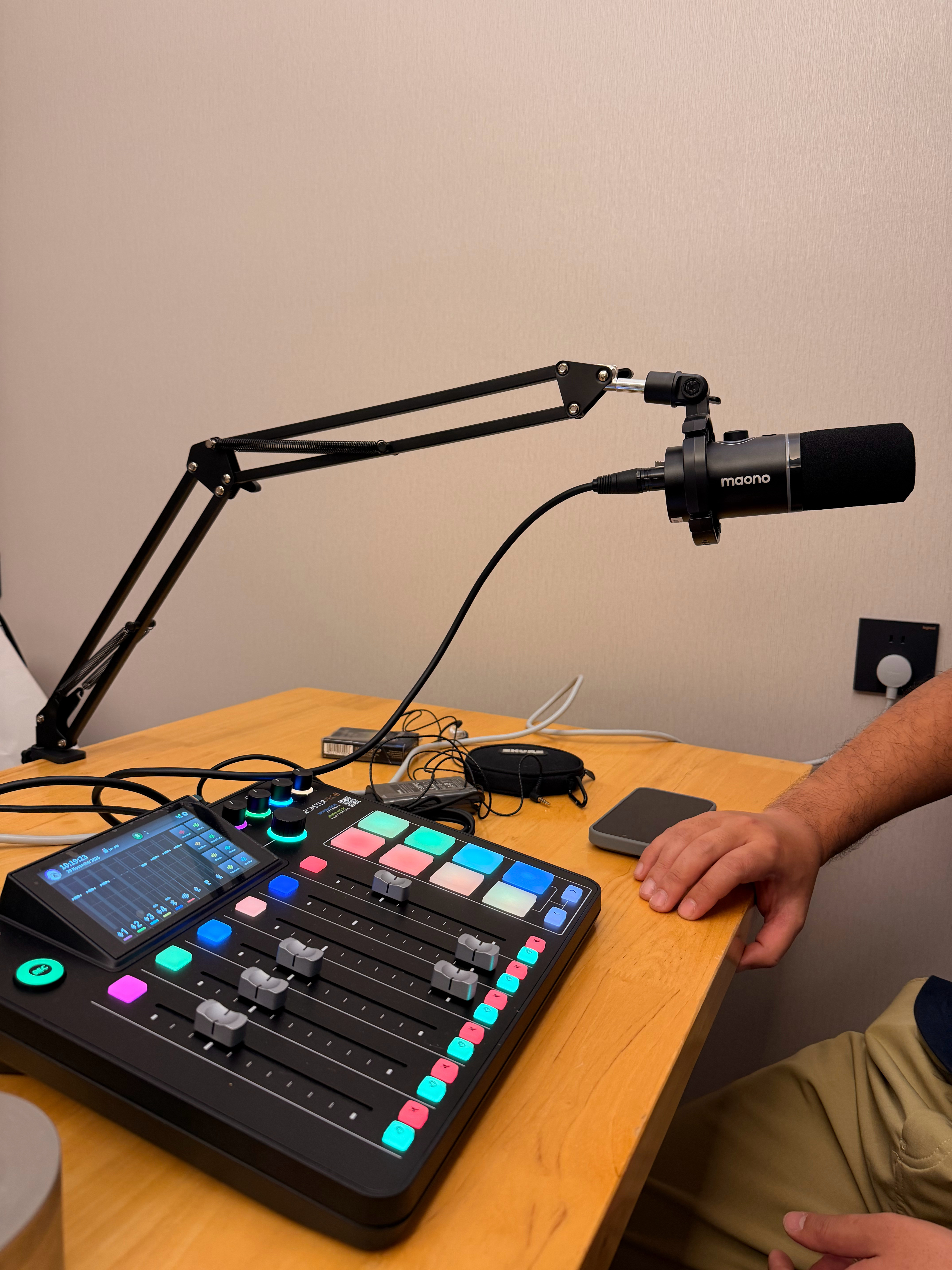 戏不够装备凑这套设备搭起来了，可以扯点淡了